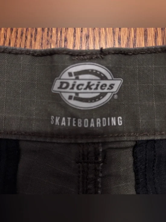 Dickies Olive Cargo Skateboarding Shorts - Men's Utility Style ~ Sz 32 - Picture 3 of 5
